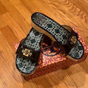 Tory Burch slide w wood detail